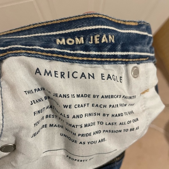 American Eagel stopped Mom jeans - Picture 4 of 5